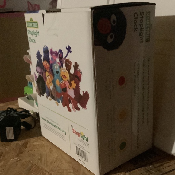 Sesame Street Stoplight Sleep Enhancing Alarm Clock for Kids (Elmo & Friends) - Picture 7 of 7